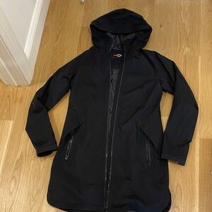 Lululemon Black Hooded Women's Coat - Lightweight Weather-Resistant Jacket
